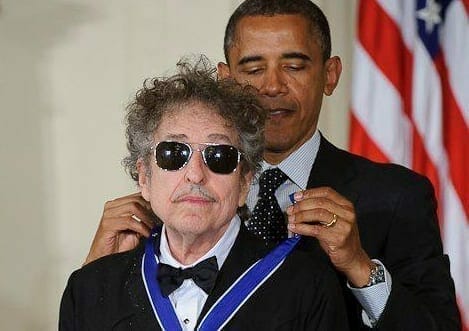 Bob Dylan no acudirá a recoger el Nobel