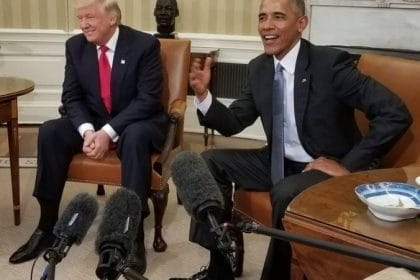 El presidente Trump y el presidente Obama en una reunión en la Oficina Oval, 10 de noviembre de 2016. Fuente: Wikipedia. Autor: Jesusemen Oni / VOA