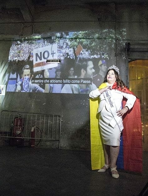 La artista Nina Dotti presenta Help Venezuela en Roma