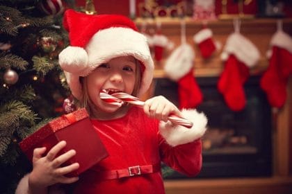 Consejos para mantener una boca sana en Navidad y los dulces que pueden amargar las fiestas