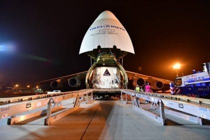 Envío del ESM para Orion a bordo de un avión Antonov. Image Credit: ESA–A. Conigli