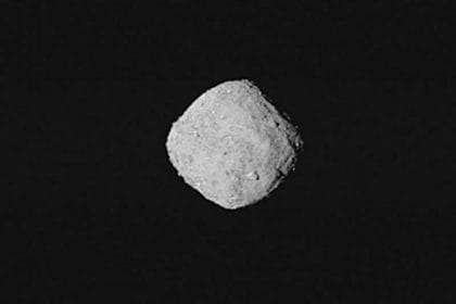 Esta imagen del asteroide Bennu fue captada por las cámaras de la nave espacial OSIRIS-Rex el pasado 29 de Octubre, momento el el que la nave se encontraba a 330 kilómetros de distancia del asteroide. Image Credit: NASA/Goddard/Universidad de Arizona