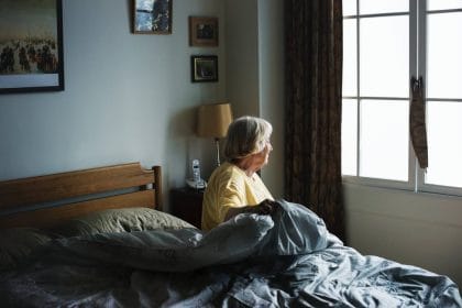 Serviasistentes comparte formas de ayudar a las personas mayores a lidiar con el aislamiento y la depresión