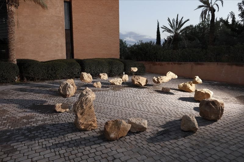 Fatiha Zemmouri, La pesanteur et la grâce (2019). Rough stone, PU foam and glass, Variable dimensions. Courtesy the artist. Copyright Nicolas Henry