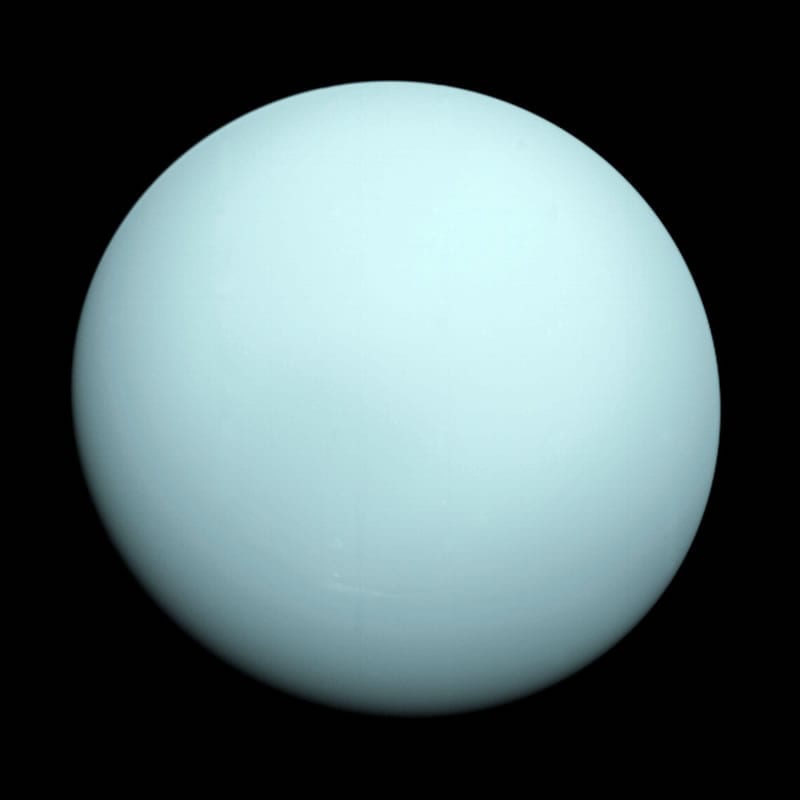 Esta es una imagen del planeta Urano tomada por la nave espacial Voyager 2, que voló cerca de este planeta en Enero de 1986. Image Credit: NASA