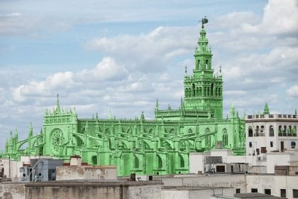 La artista Berta Jayo pinta las catedrales más famosas del mundo
