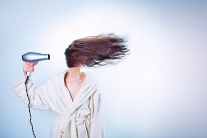 Cómo cuidar el cabello usando un secador de pelo, por secadores.net