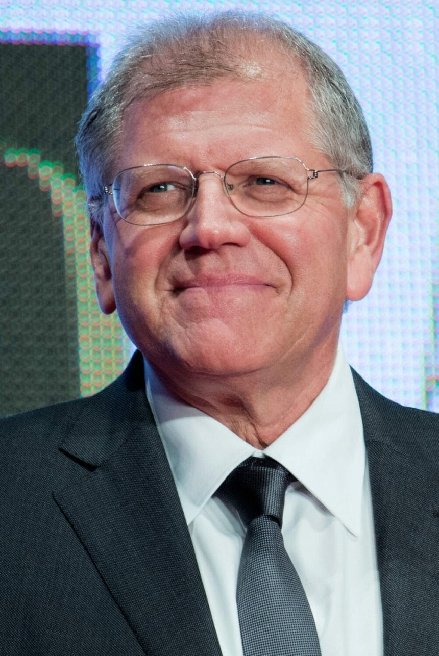 Robert Zemeckis. By Dick Thomas Johnson from Tokyo, Japan - Robert Zemeckis "The Walk" at Opening Ceremony of the 28th Tokyo International Film Festival, CC BY 2.0, https://commons.wikimedia.org/w/index.php?curid=44565229
