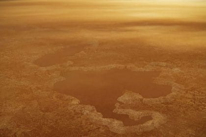 Nuevos Datos Sugieren que los Lagos de Titán Son Cráteres de Explosión