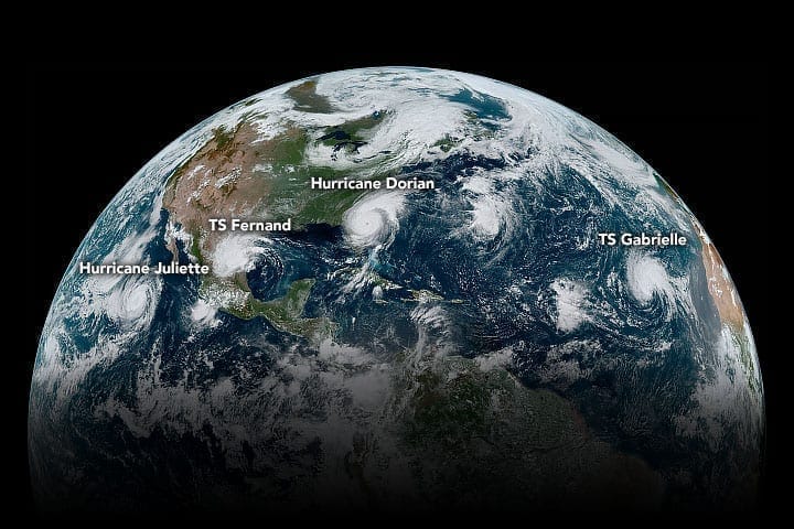 Los nombres de los cuatro ciclones tropicales alineados en todo el hemisferio occidental el 4 de Septiembre de 2019. Créditos: NASA Earth Observatory/Joshua Stevens; NOAA/Kathryn Hansen