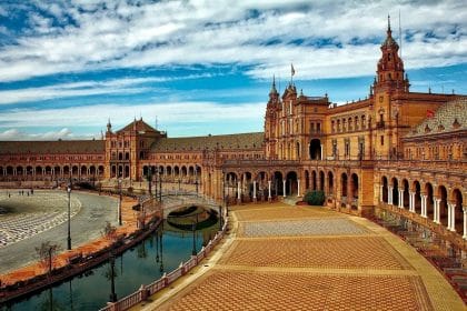 La ciudad de Sevilla cierra 2019 con récord de viajeros, según periódicos de Sevilla
