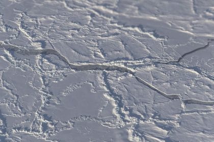 Los científicos han utilizado el satélite ICESat-2 de la NASA para medir el grosor del hielo marino Ártico, así como la profundidad de la nieve en el hielo.? Image Credit: NASA/Jeremy Harbeck?