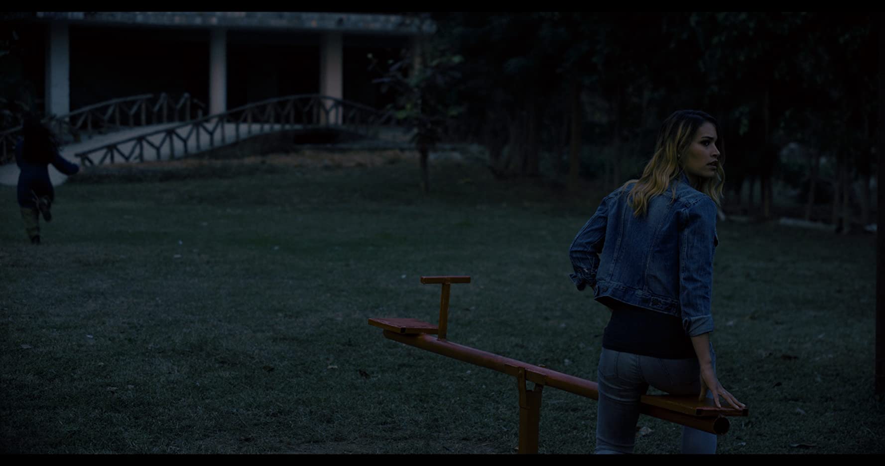 Behind the Trees (2019). Película Terror.Cr´