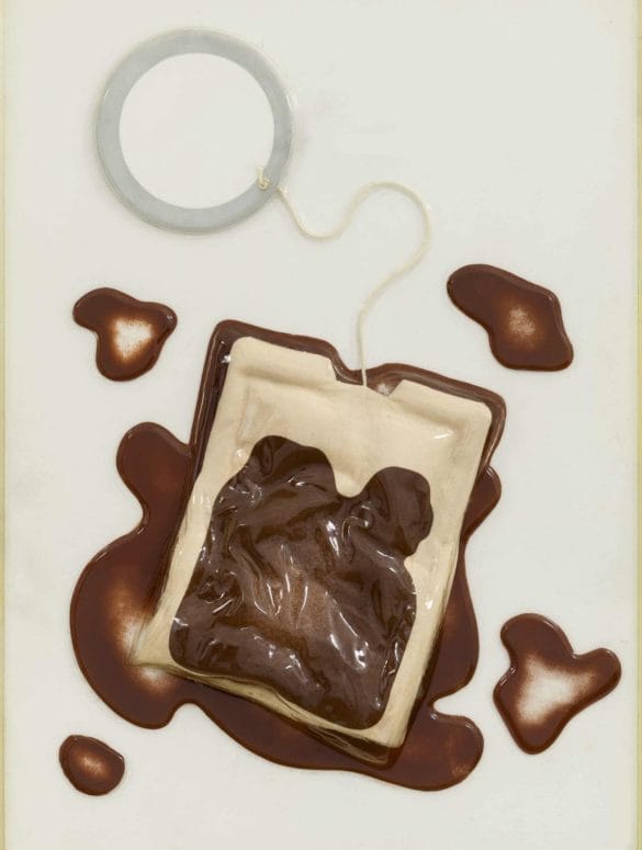 Claes Oldenburg, Tea Bag, 1966. From the portfolio “Four on Plexiglas”. Laminated vacuum-formed vinyl, screenprint on vinyl, felt, acrylic, rayon cord. 39 x 28 x 31/2 in. (99.1 x 71.1 x 8.9 cm). Edition of 125. Published by Multiples, Inc. © 1966 Claes Oldenburg.