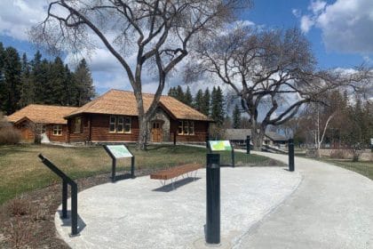 Centre d'accueil du parc national du Mont-Riding (Groupe CNW/Parcs Canada)