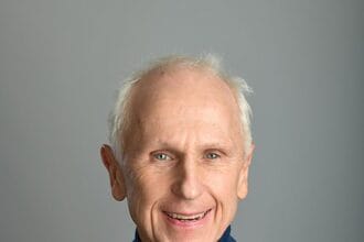 Wayne Sleep. Steve Ullathorne Photography