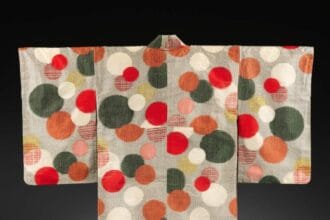 Meisen kimono with water droplets. Sh?wa period (1926–89), ca. 1930–40. Plain-weave reeled-silk warps with machine-spun silk wefts in double ikat (heiy?-gasuri). 59 x 49 1/4 in. (149.9 x 125.1 cm). Promised Gift of John C. Weber. Image © The Metropolitan Museum of Art, photo by Paul Lachenauer.