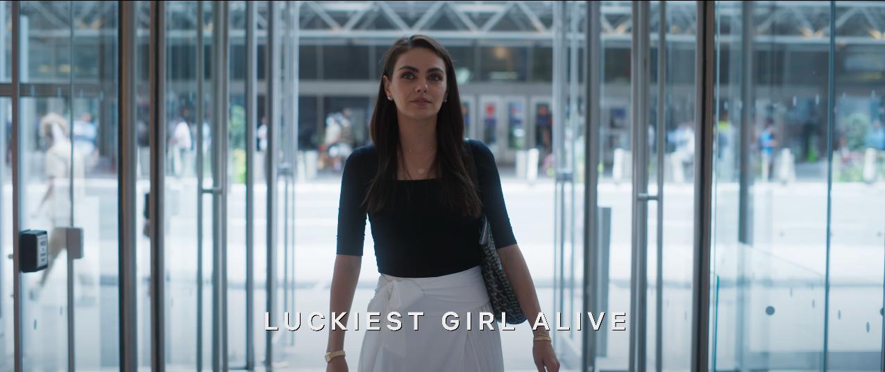 La Chica que lo Tenía Todo: Mila Kunis Desbordada por su Pasado en Netflix