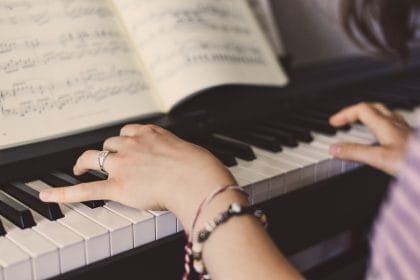 Ventajas de aprender a tocar el piano de adulto