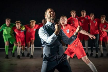 Joseph Fiennes (Gareth Southgate) and Dear England cast at the National Theatre.