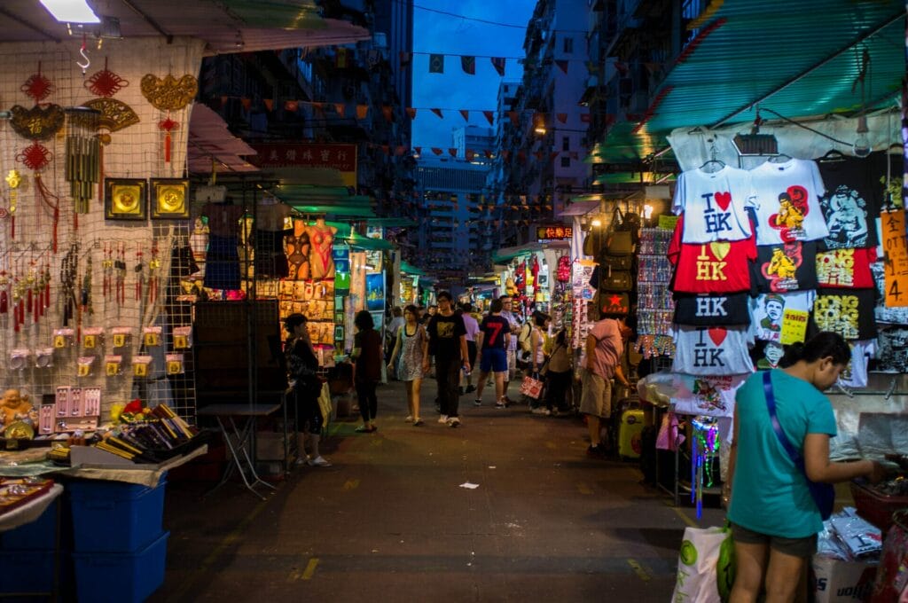 Mercado nocturno en la calle Temple
