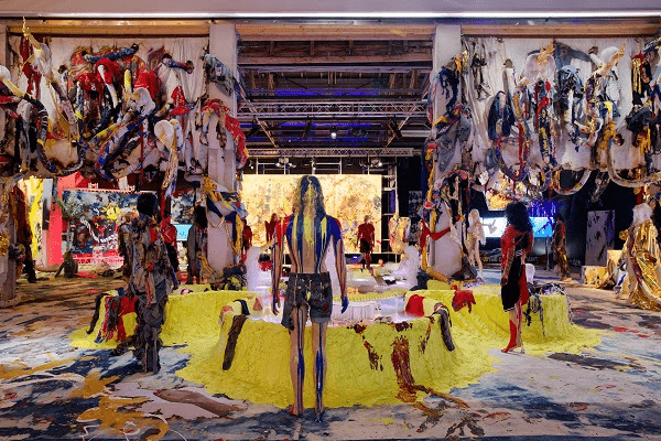 Installation view of Painting with history in a room filled with people with funny names 3, Palais de Tokyo, Paris, 2015. Courtesy of Korakrit Arunanondchai, C L E A R I N G (New York, Brussels) & Carlos/Ishikawa (London). Bangkok CityCity Gallery (Bangkok), Kukje Gallery (Seoul, Busan). Photo: Aurélien Mole.