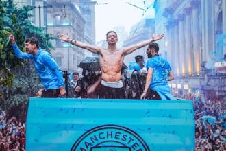 Unidos: Manchester City Tricampeão