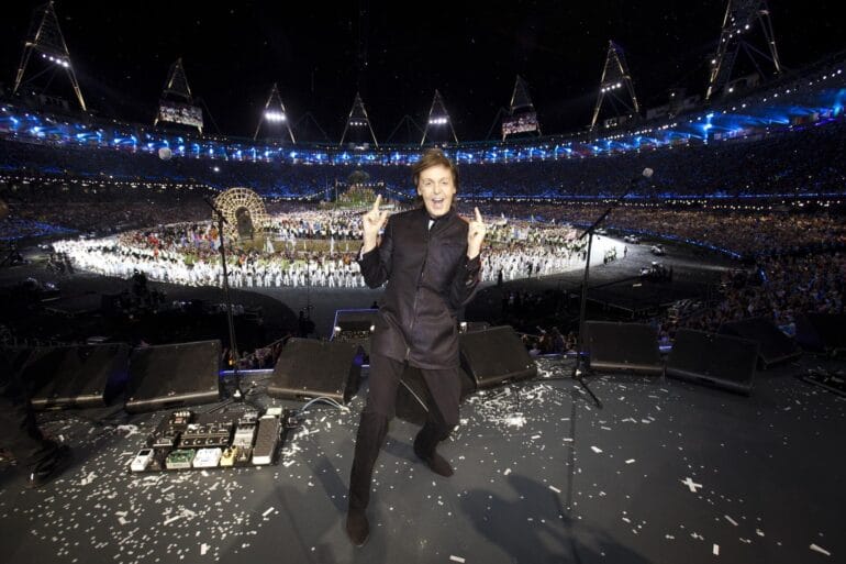 Paul McCartney mette all’asta i suoi stivali indossati durante la Cerimonia di Apertura delle Olimpiadi 2012 per celebrare il 15° anniversario di Meat Free Monday
