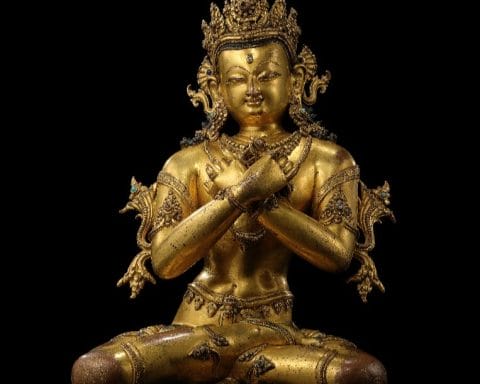 Gran figura de Vajradhara en cobre dorado, Nepal, siglo XIV, de la Colección Speelman, se vendió por 4.162.400 €.